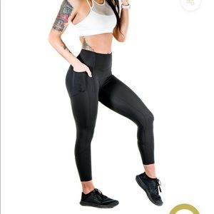 Til You Collapse Effortless Heart Booty Leggings